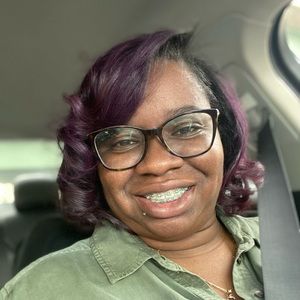 Meet your Posher, Monique